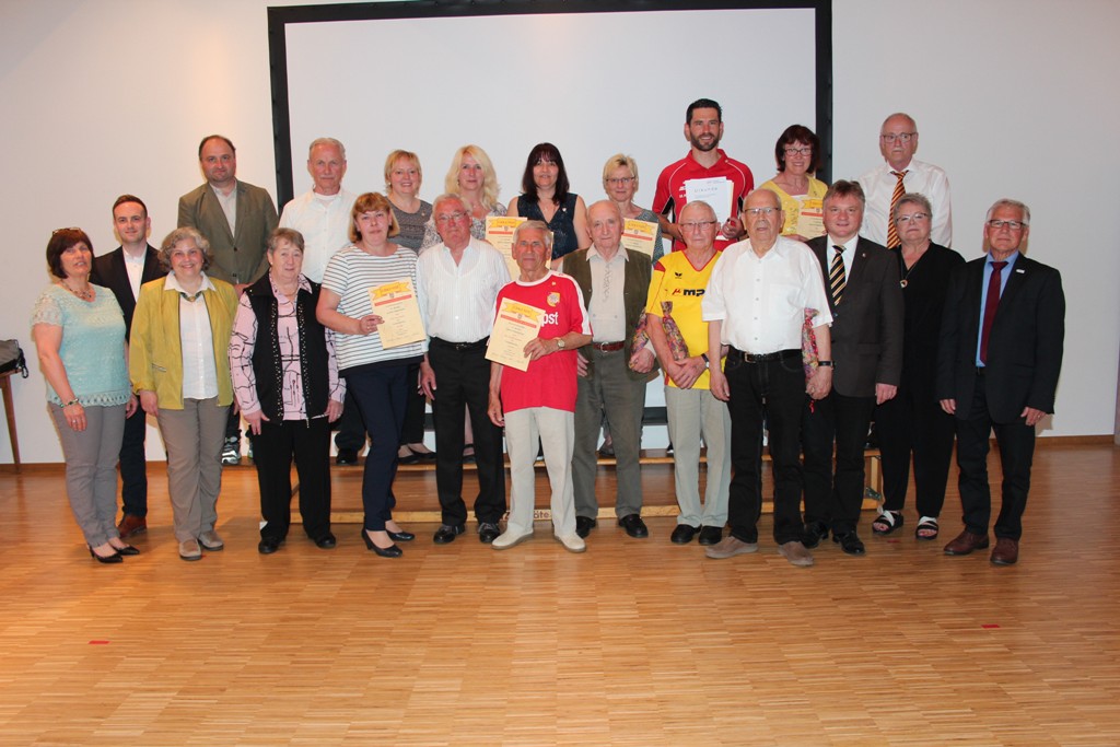 90 Jahre FC Asbach Ehrungen 20 04 2018